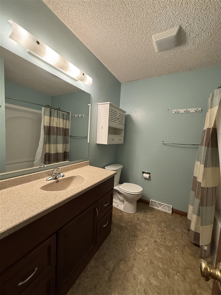 30 Denbigh Drive Iowa City IA 52246