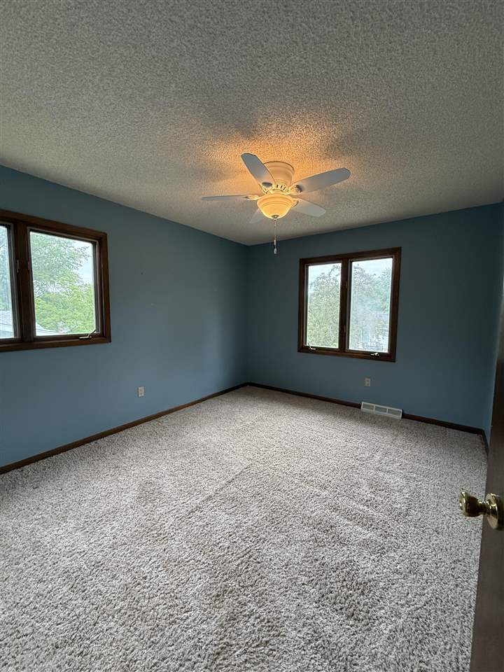 30 Denbigh Drive Iowa City IA 52246