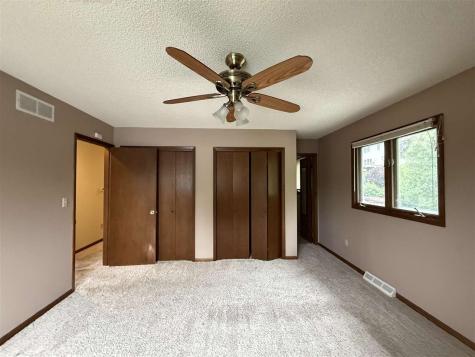 30 Denbigh Drive Iowa City IA 52246