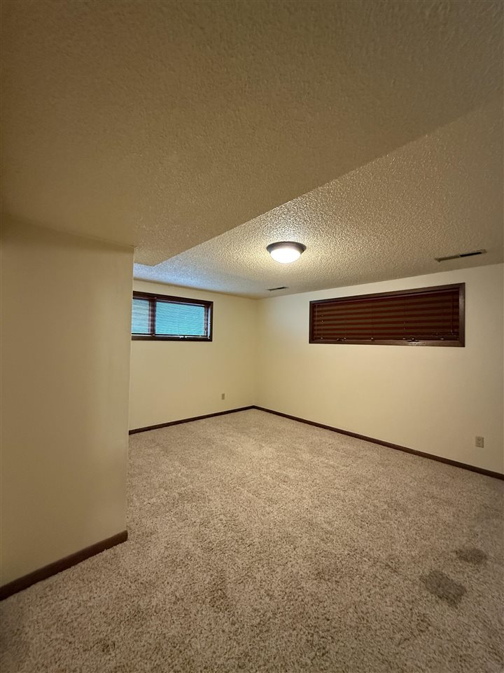 30 Denbigh Drive Iowa City IA 52246