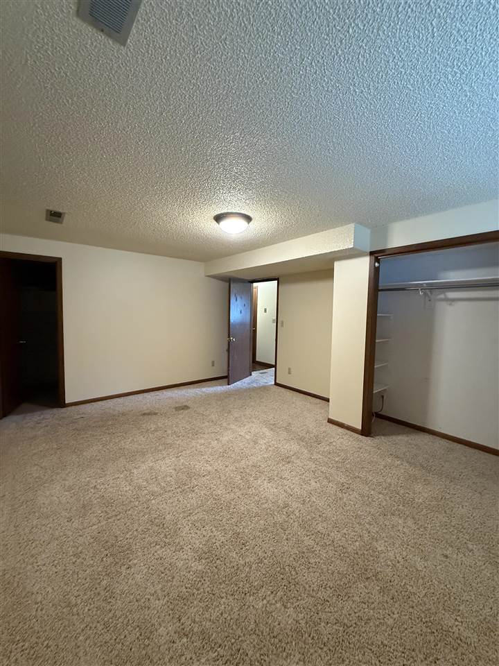 30 Denbigh Drive Iowa City IA 52246