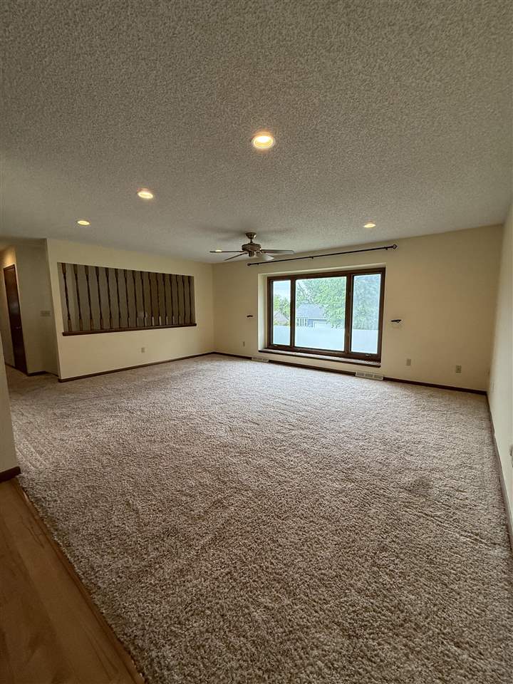 30 Denbigh Drive Iowa City IA 52246