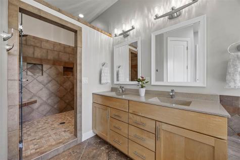 1356 NE Lakewoods Court Swisher IA 52338
