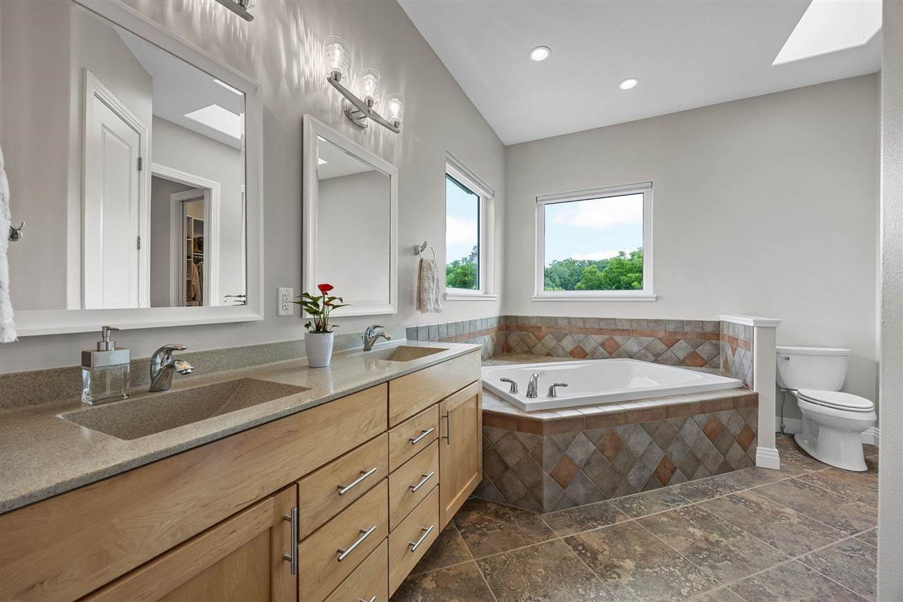 1356 NE Lakewoods Court Swisher IA 52338