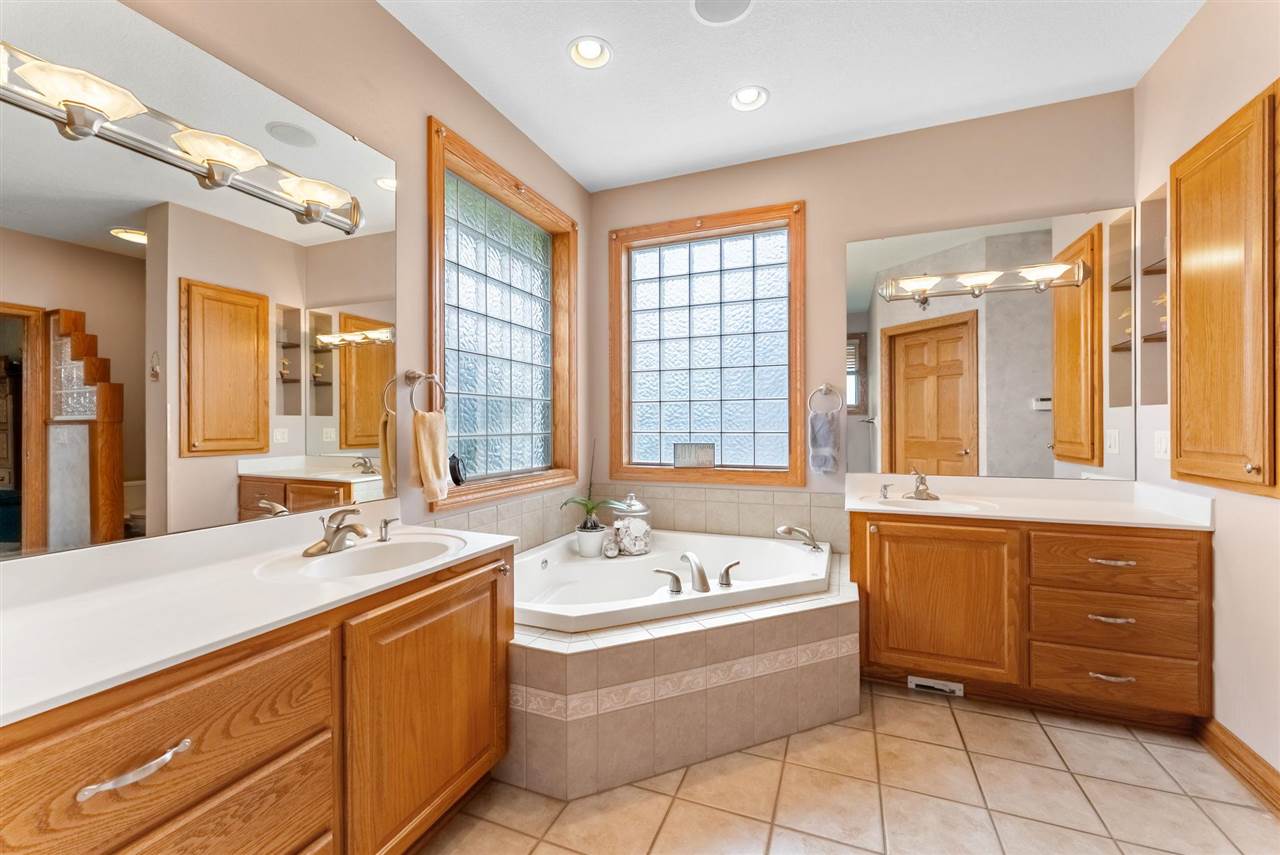 1402 Ridgeview Court Washington IA 52353