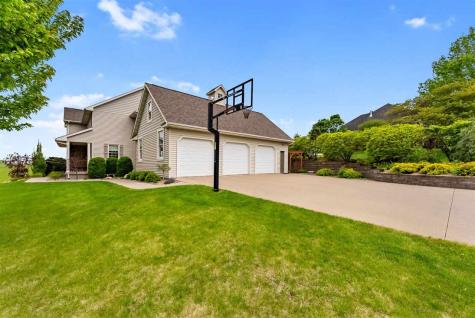 1402 Ridgeview Court Washington IA 52353