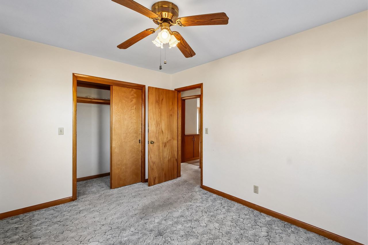 131 W 3rd Street Solon IA 52333