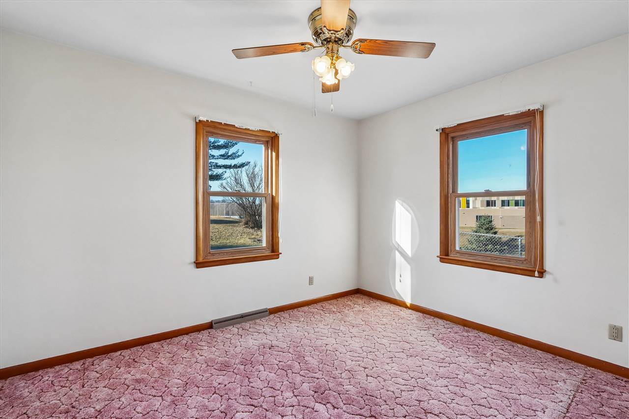 131 W 3rd Street Solon IA 52333
