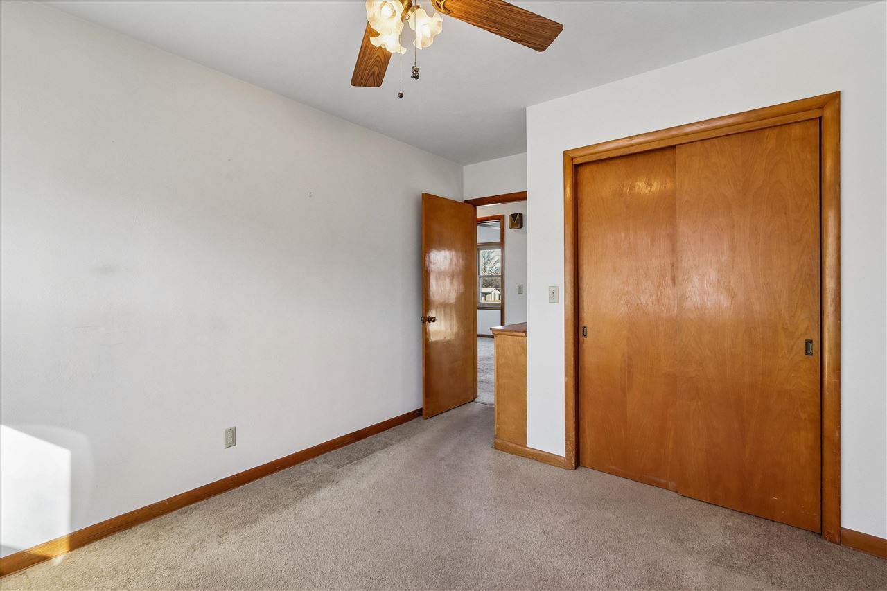 131 W 3rd Street Solon IA 52333