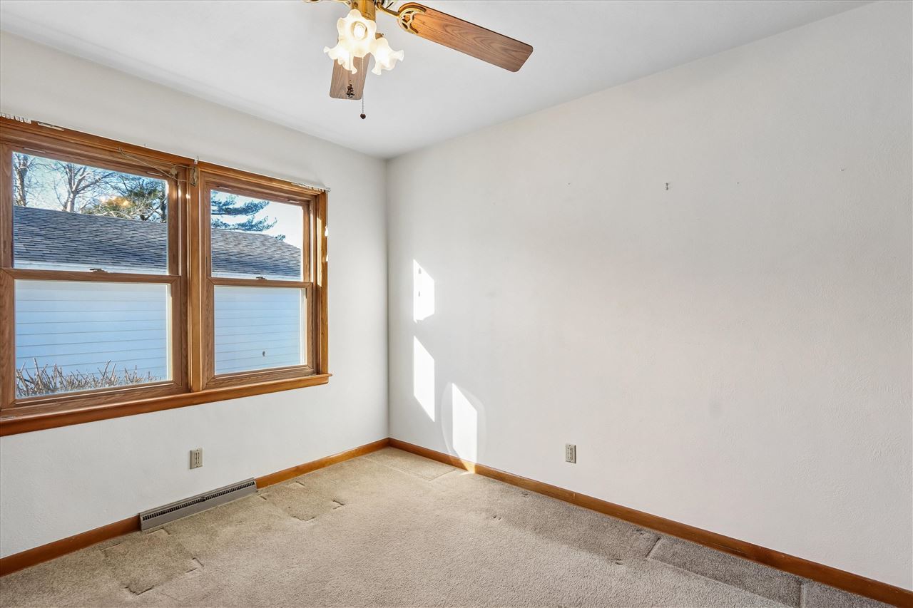 131 W 3rd Street Solon IA 52333