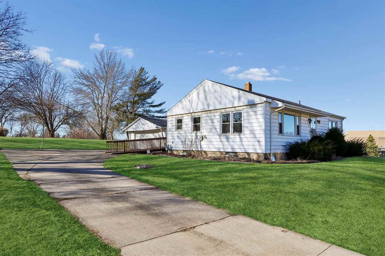 131 W 3rd Street Solon IA 52333