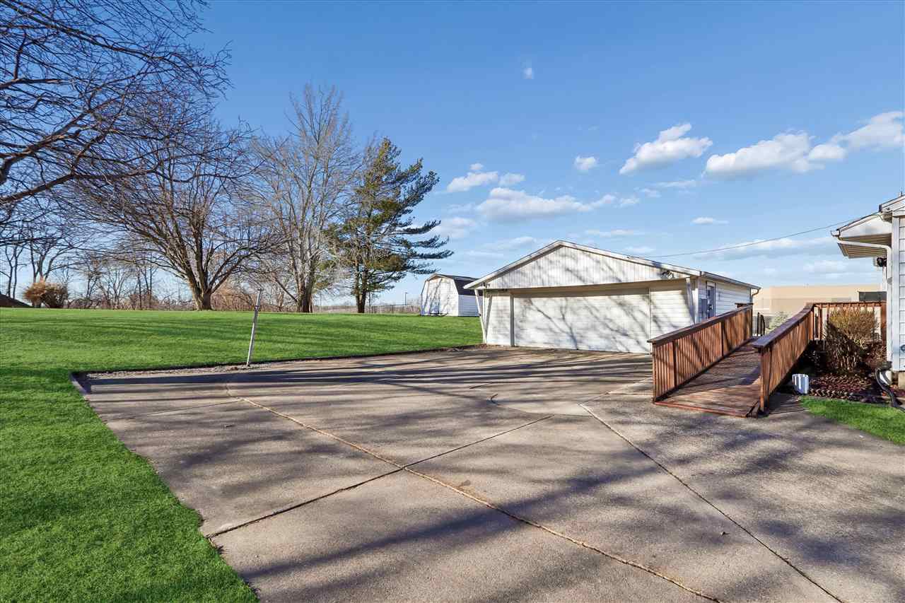 131 W 3rd Street Solon IA 52333