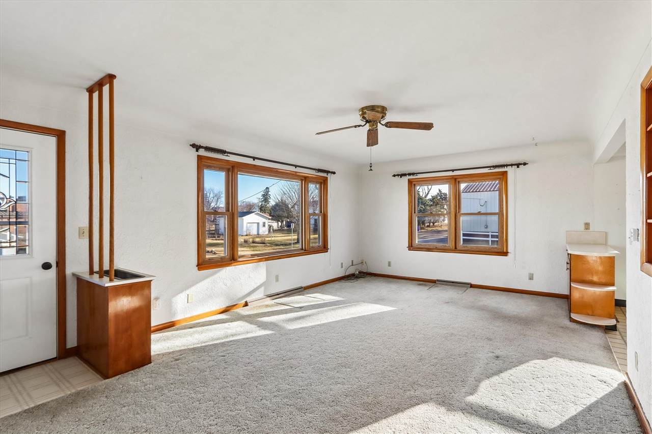 131 W 3rd Street Solon IA 52333