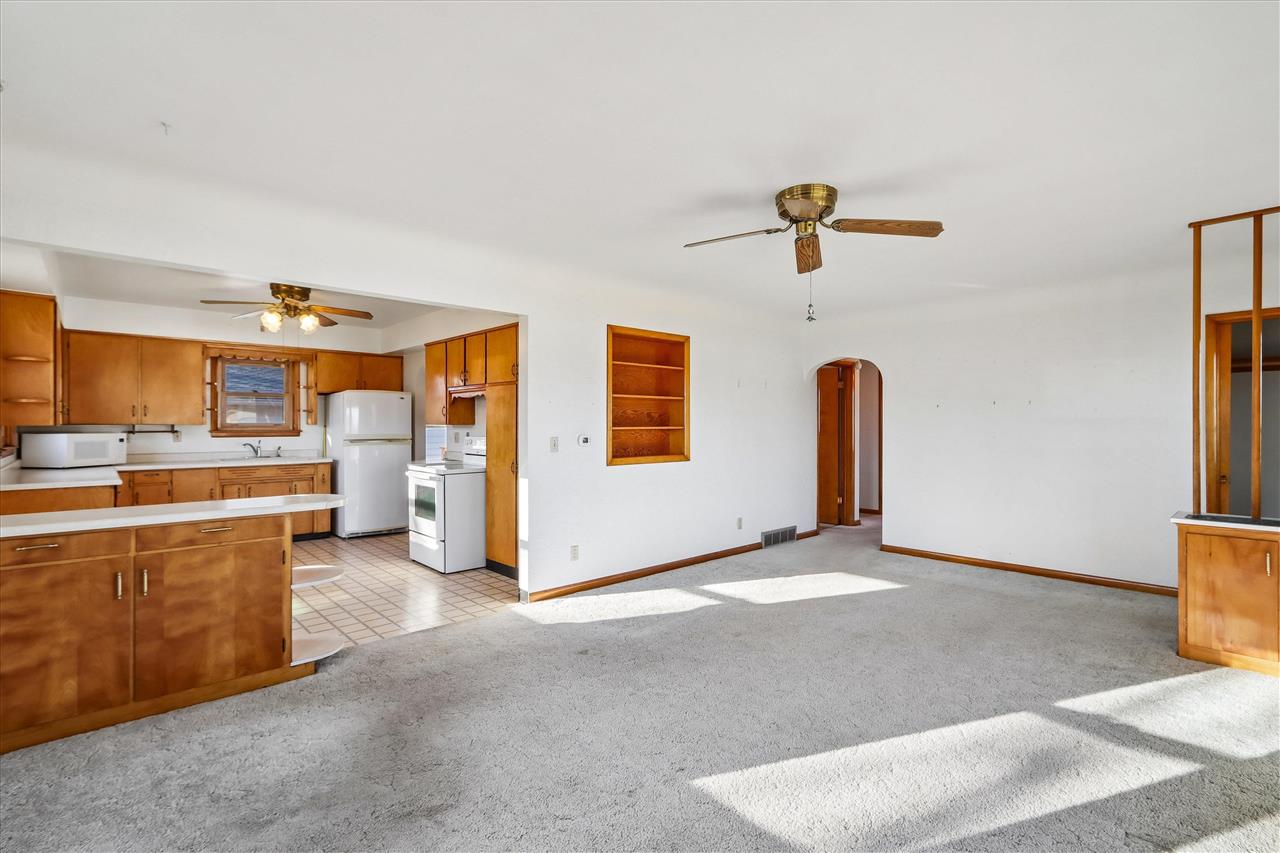 131 W 3rd Street Solon IA 52333