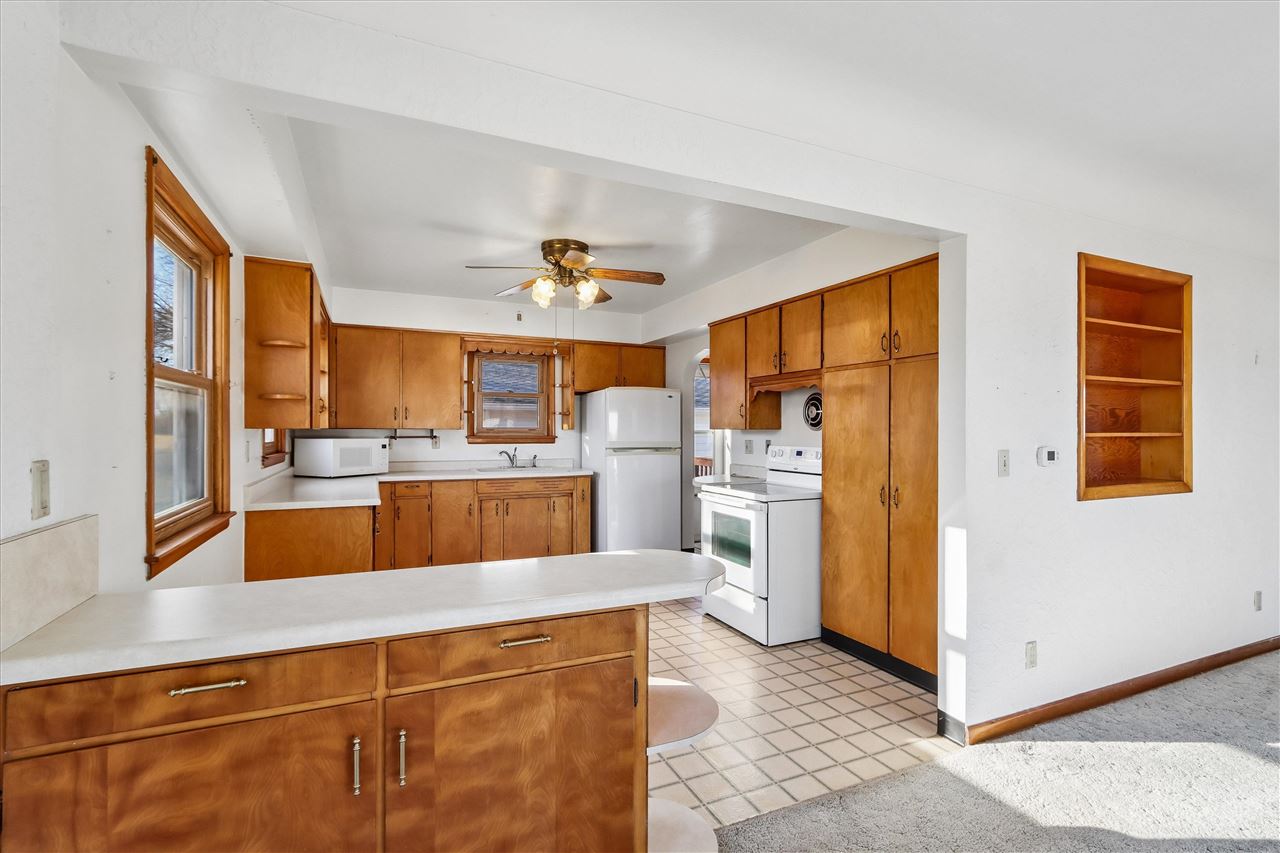 131 W 3rd Street Solon IA 52333