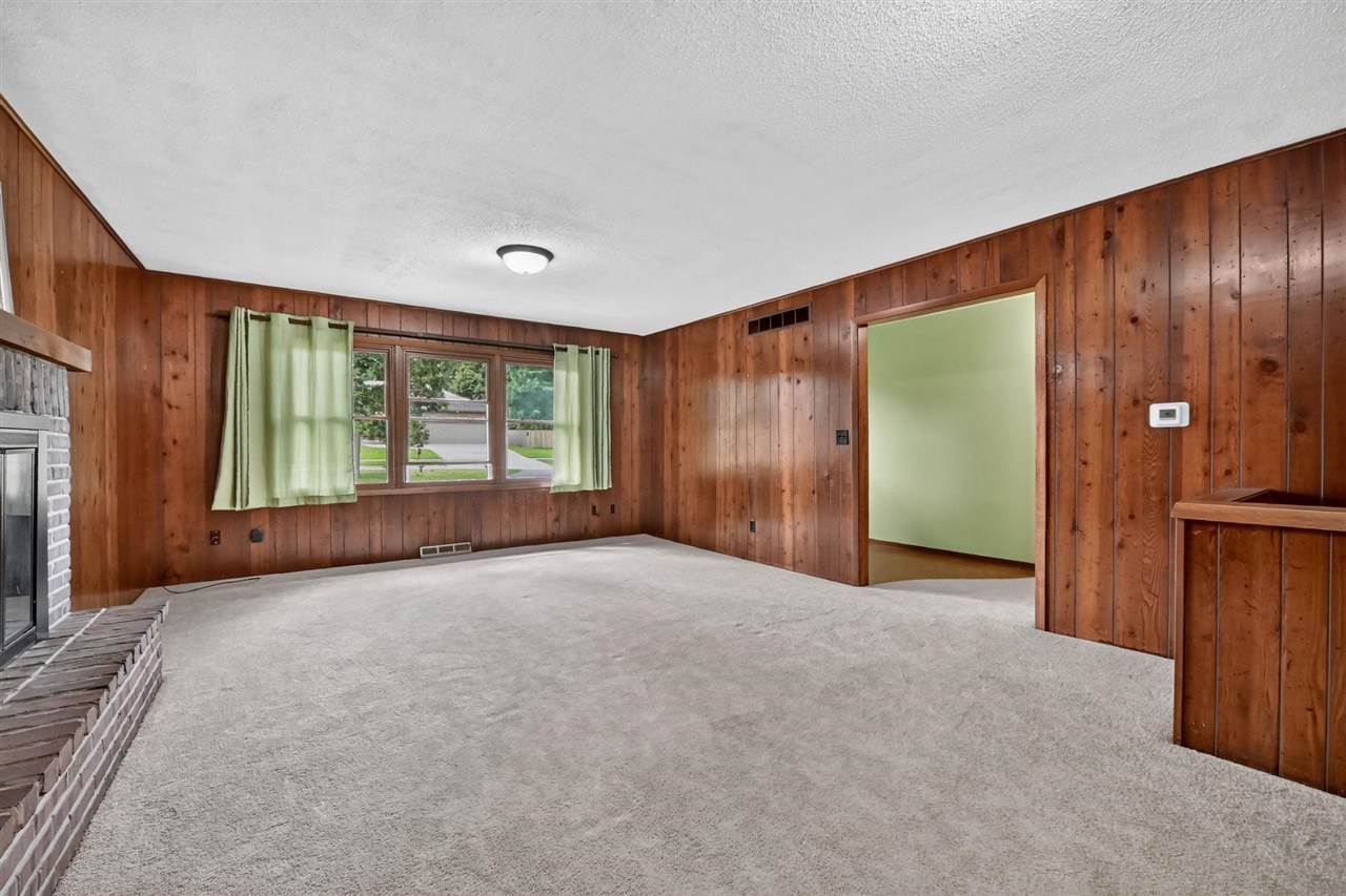 164 Hummingbird Lane Iowa City IA 52245