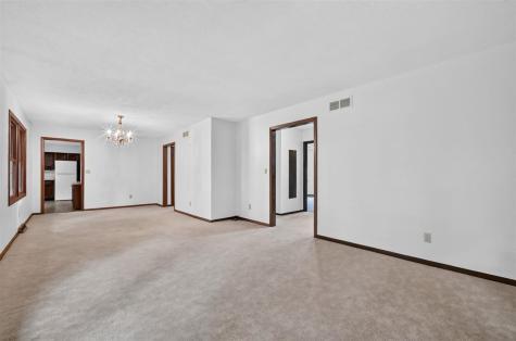 164 Hummingbird Lane Iowa City IA 52245
