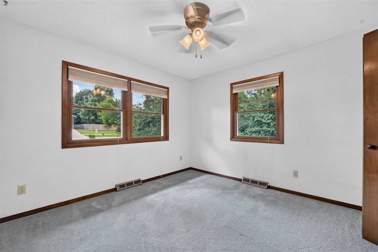 164 Hummingbird Lane Iowa City IA 52245