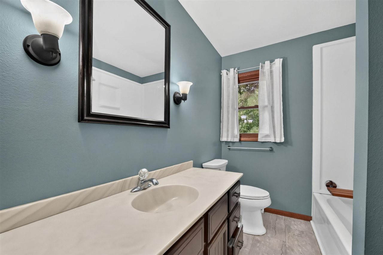 164 Hummingbird Lane Iowa City IA 52245