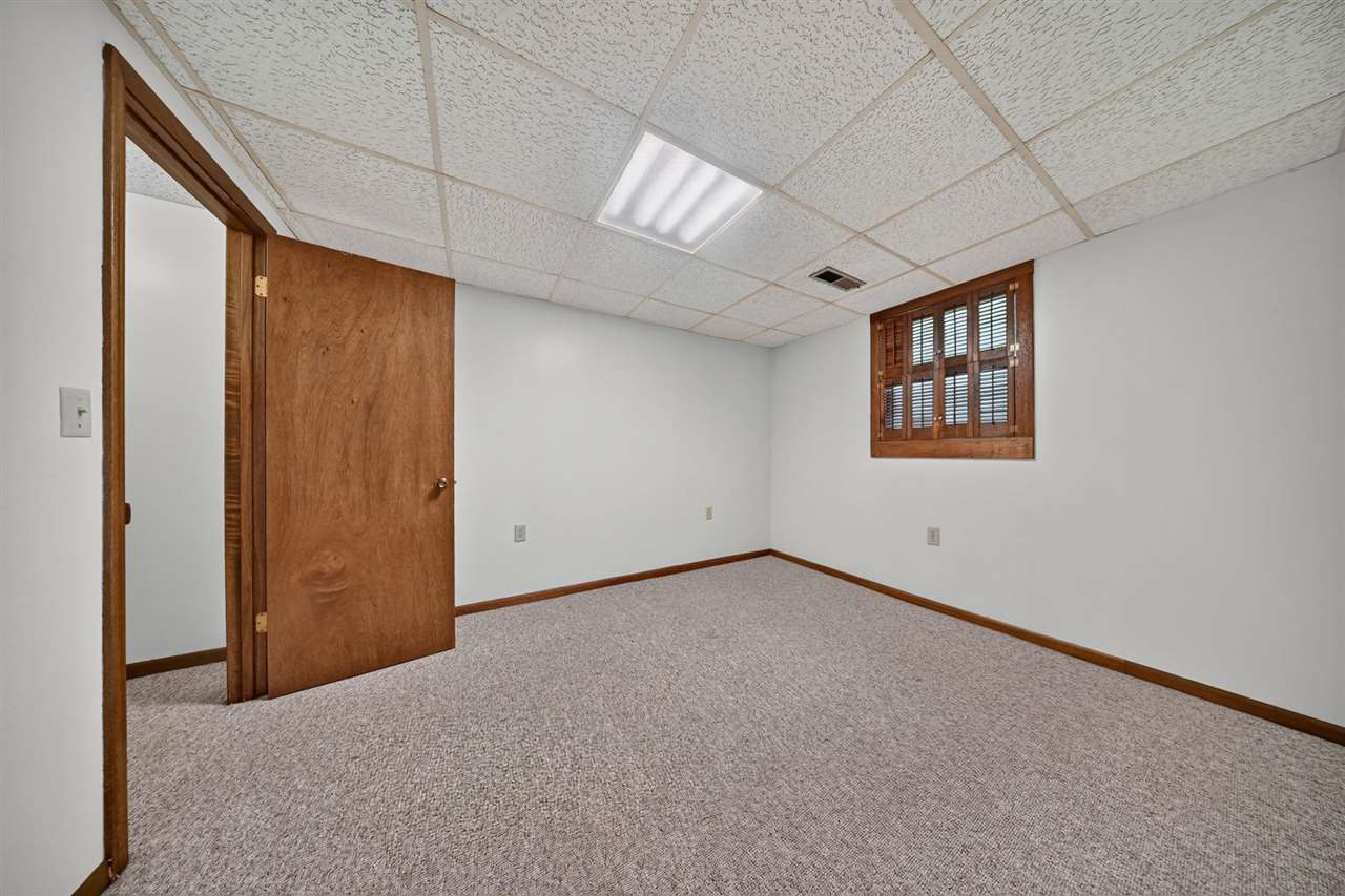 164 Hummingbird Lane Iowa City IA 52245
