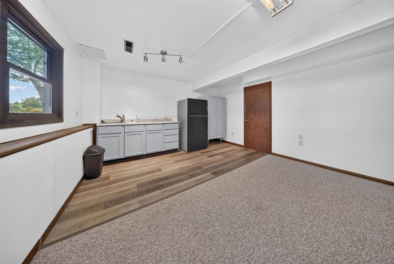 164 Hummingbird Lane Iowa City IA 52245
