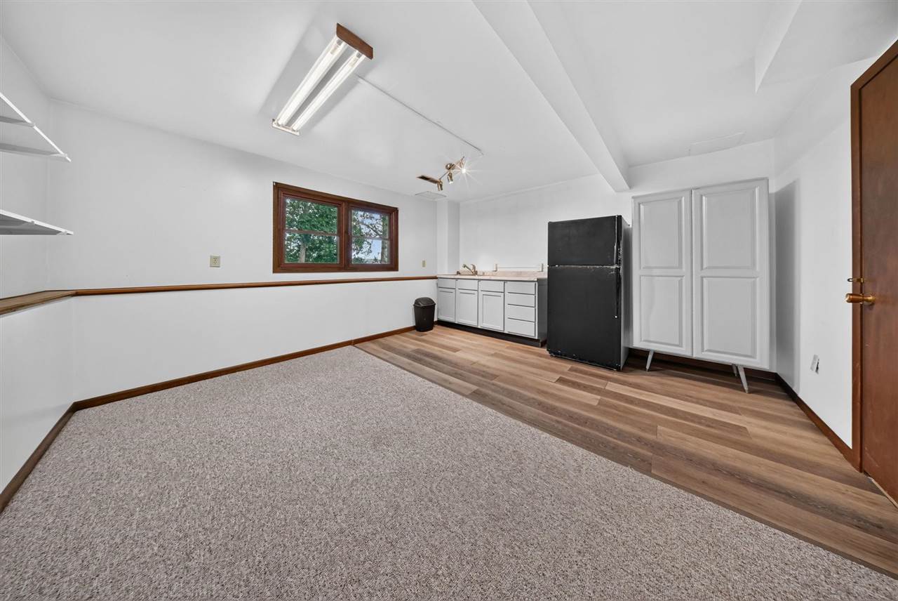 164 Hummingbird Lane Iowa City IA 52245
