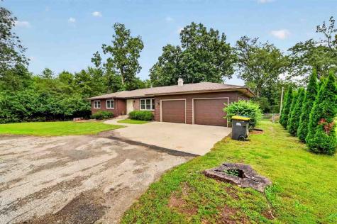 164 Hummingbird Lane Iowa City IA 52245
