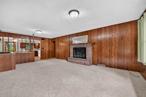 164 Hummingbird Lane Iowa City IA 52245