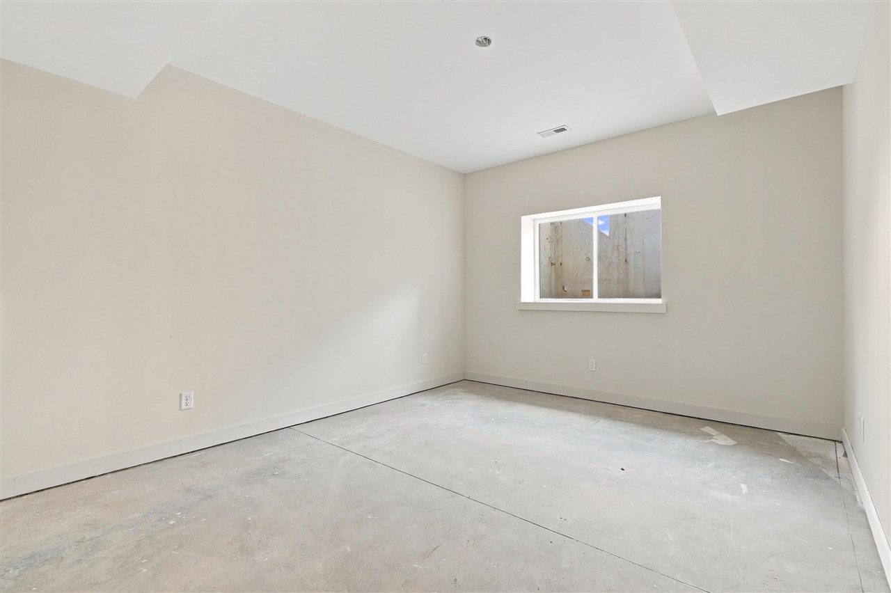 1401 Green Oak Pass Tiffin IA 52340