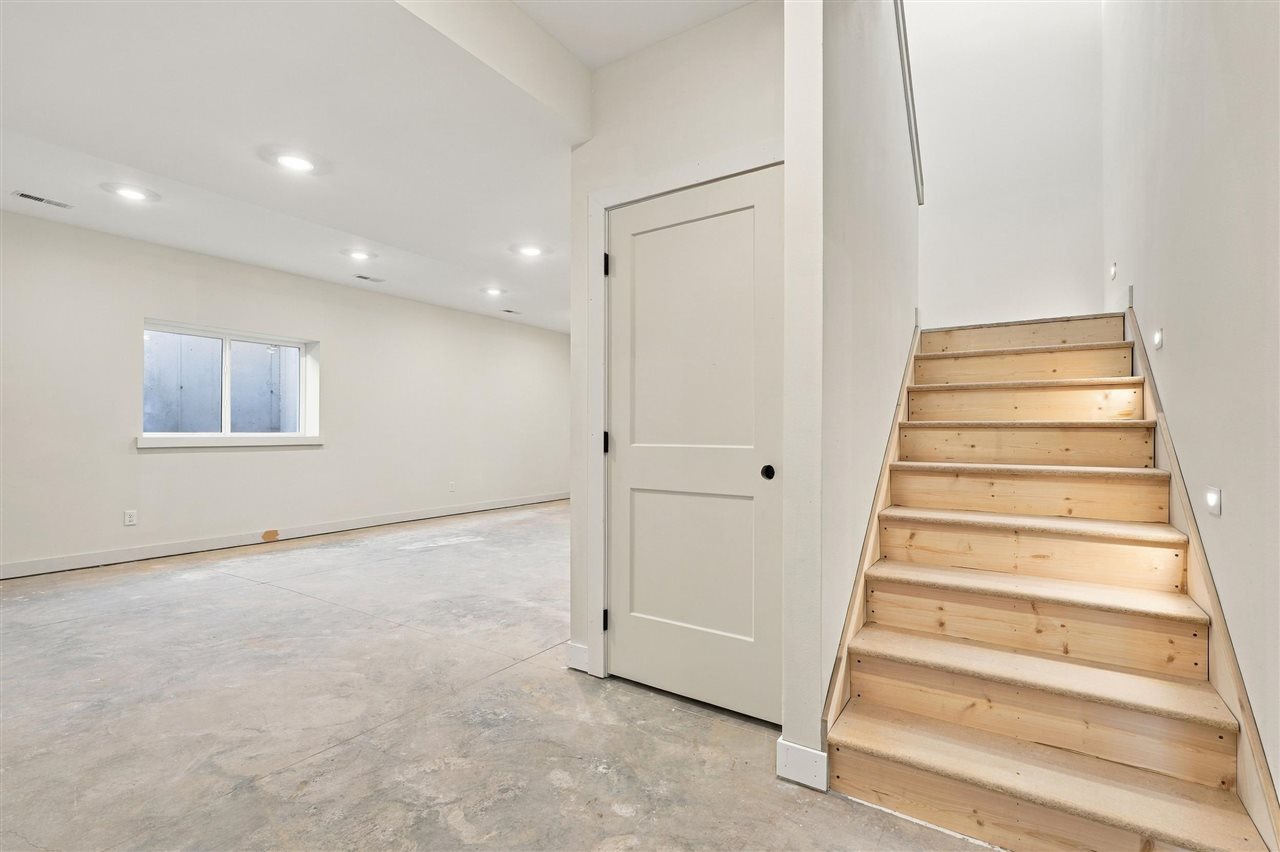 1401 Green Oak Pass Tiffin IA 52340