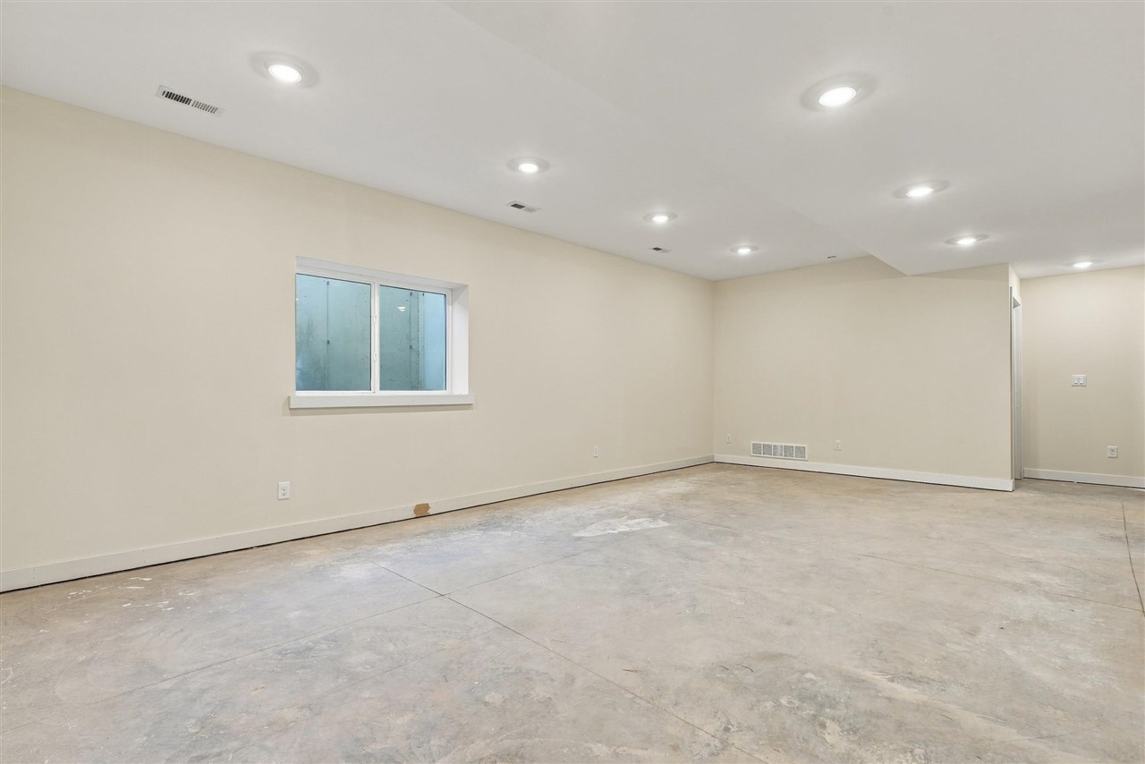1401 Green Oak Pass Tiffin IA 52340