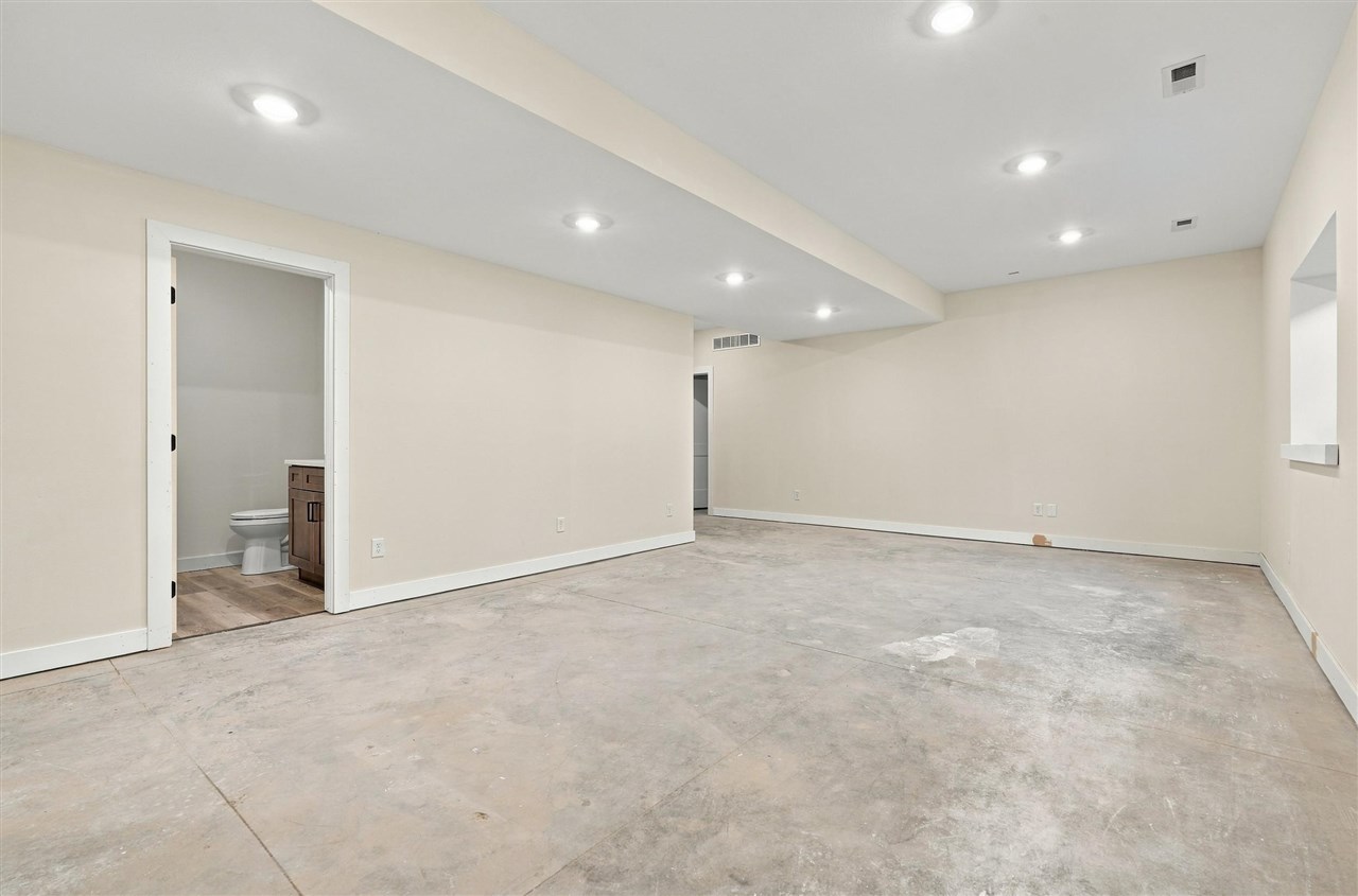 1401 Green Oak Pass Tiffin IA 52340