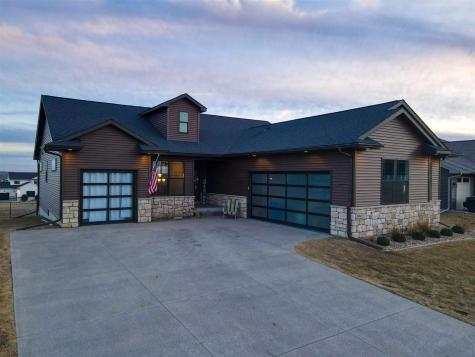 1804 Green Oak Pass Tiffin IA 52340