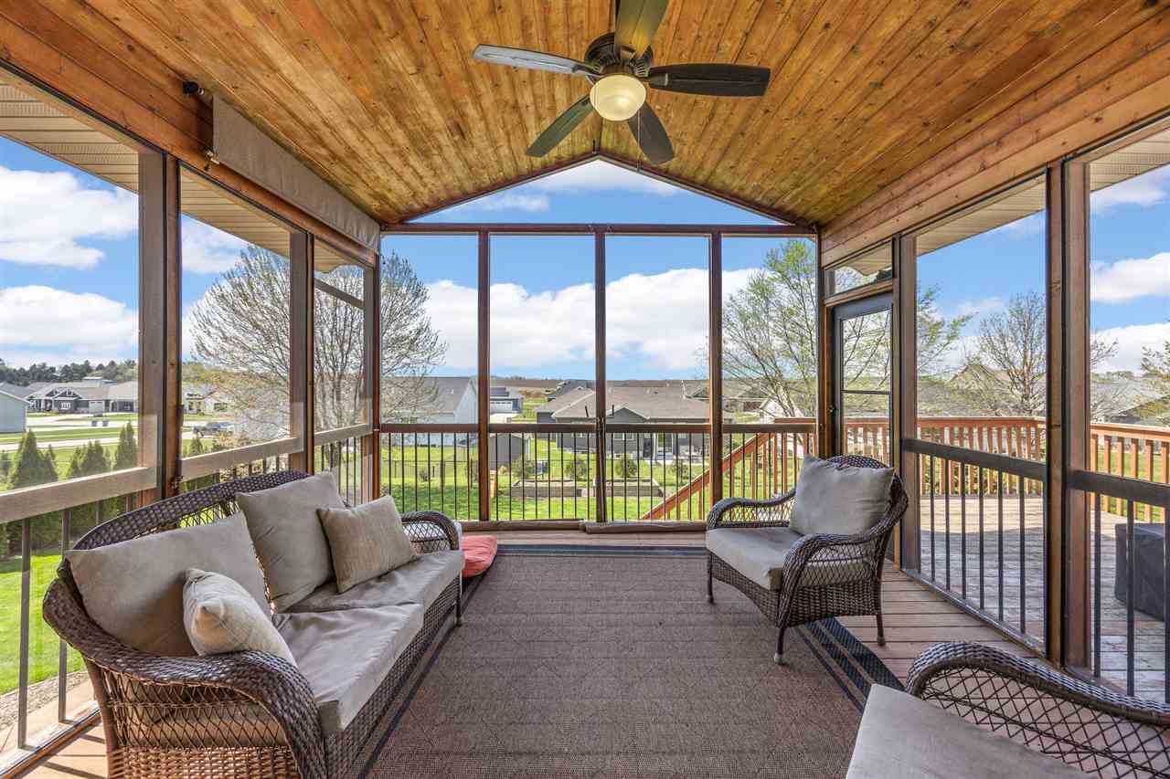 725 15th Avenue SW Mt Vernon IA 52314