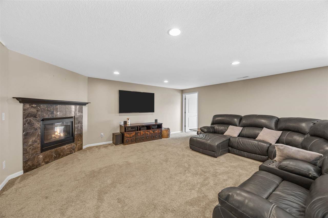 725 15th Avenue SW Mt Vernon IA 52314