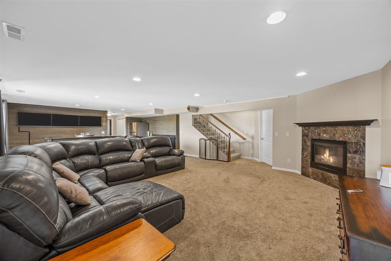 725 15th Avenue SW Mt Vernon IA 52314