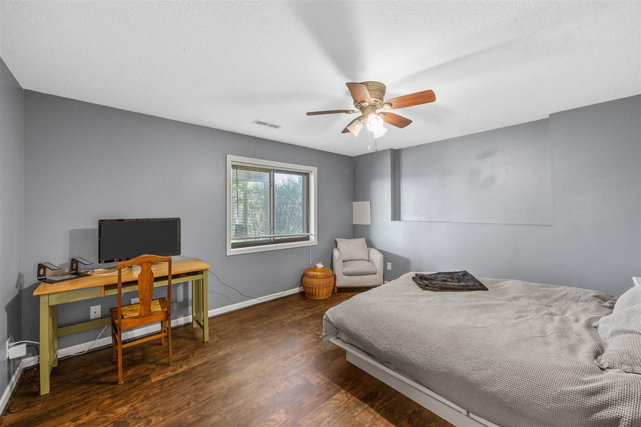 725 15th Avenue SW Mt Vernon IA 52314