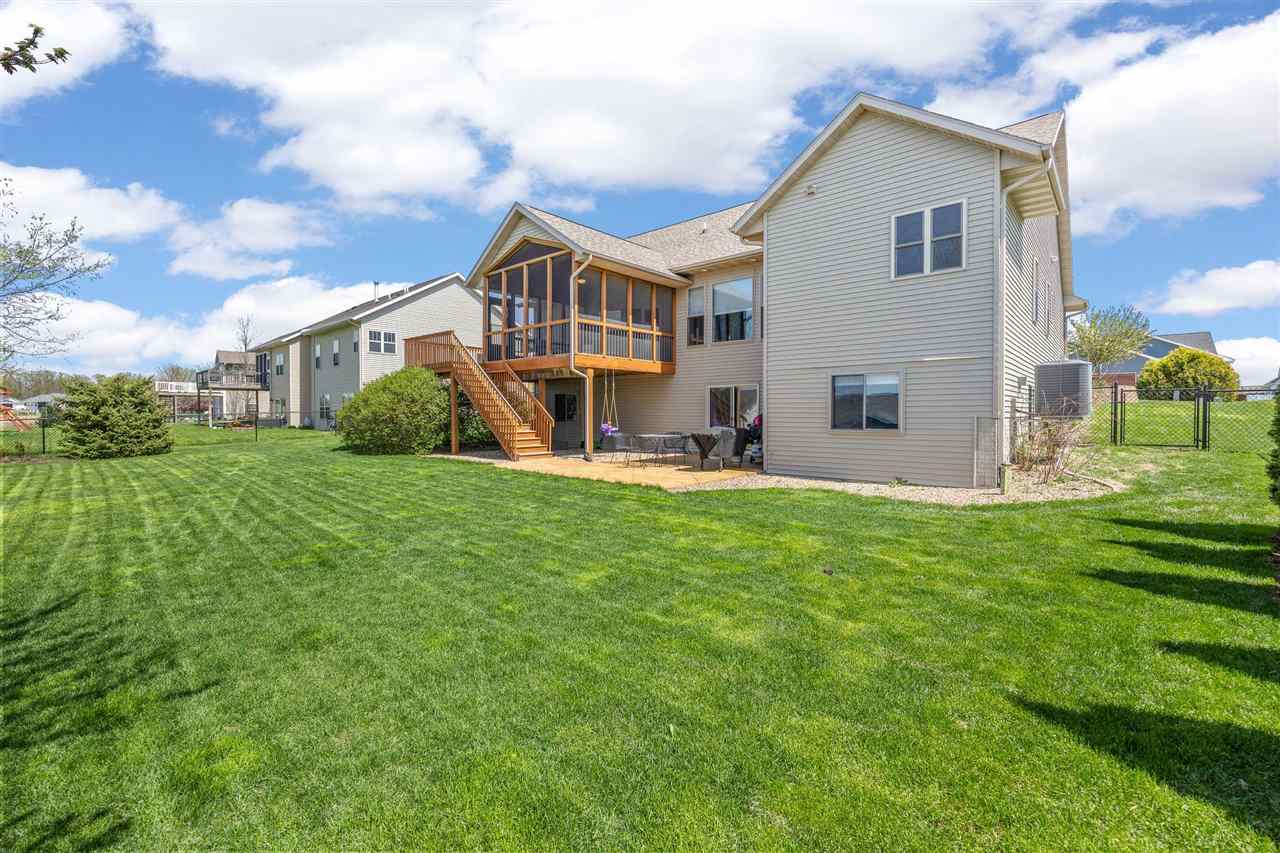 725 15th Avenue SW Mt Vernon IA 52314