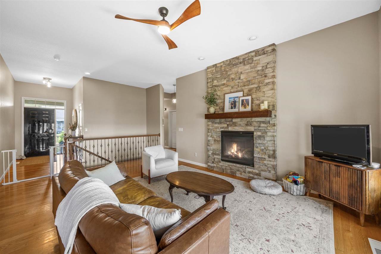 725 15th Avenue SW Mt Vernon IA 52314