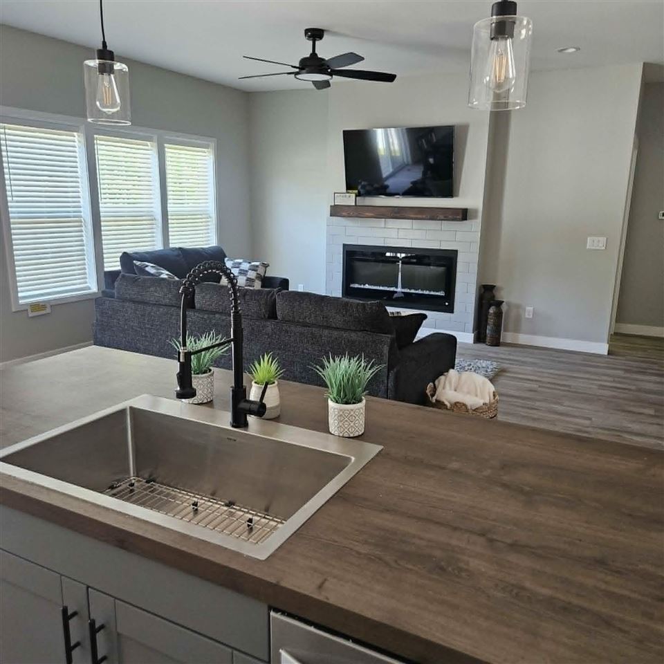 2209 Milligan Court Cedar Rapids IA 52404-0000