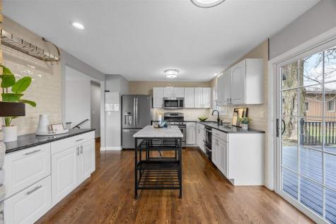 22 Fairview Knoll NE Iowa City IA 52240