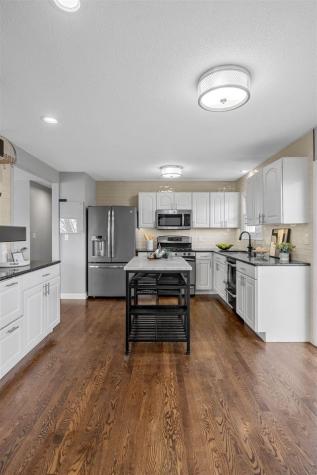 22 Fairview Knoll NE Iowa City IA 52240