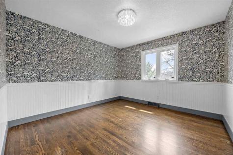 22 Fairview Knoll NE Iowa City IA 52240