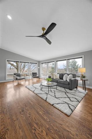 22 Fairview Knoll NE Iowa City IA 52240