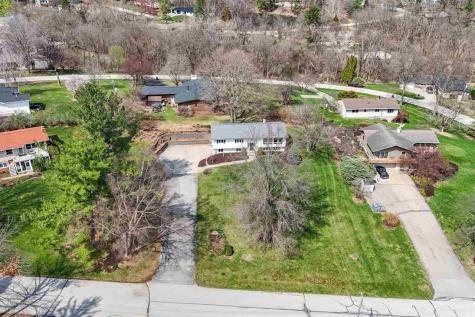 22 Fairview Knoll NE Iowa City IA 52240