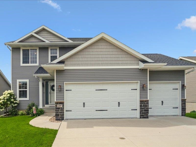 Cedar Rapids IA, 2207 Shady Grove Road SW