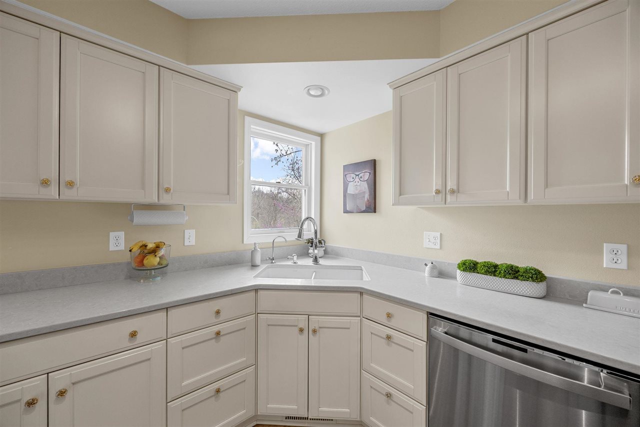 1926 Meadow Ridge Lane Iowa City IA 52245