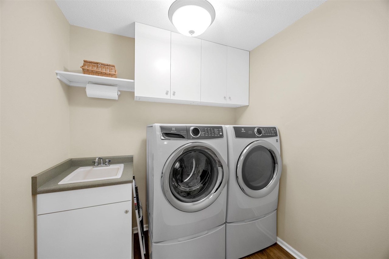 1926 Meadow Ridge Lane Iowa City IA 52245