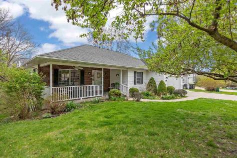 1926 Meadow Ridge Lane Iowa City IA 52245