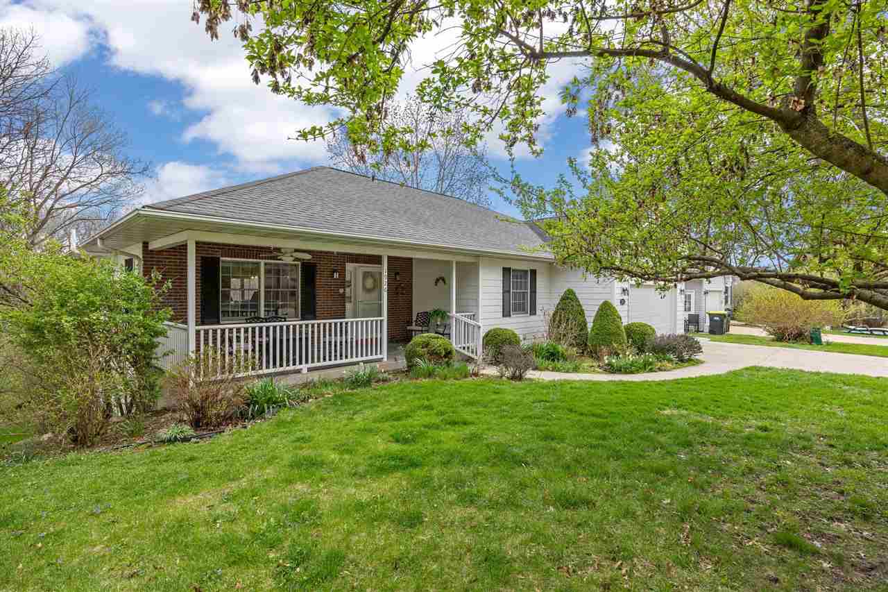 1926 Meadow Ridge Lane Iowa City IA 52245